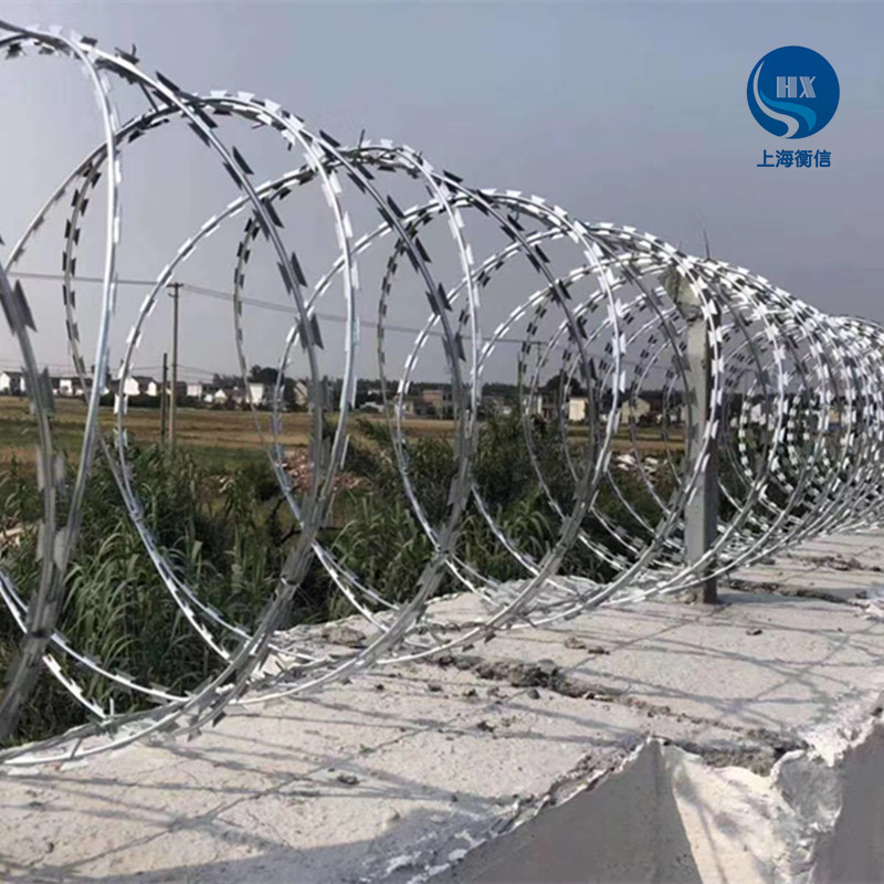 上海现货刀片刺绳 批发刀片刺丝 监狱防护网机场防攀爬网