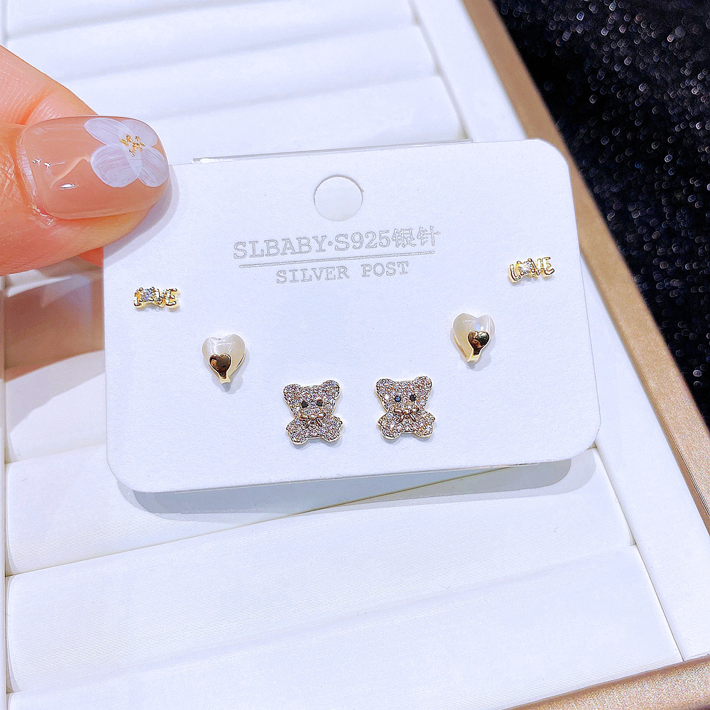 Cute Bear Heart Shape Copper Ear Studs Inlay Pearl Zircon Copper Earrings 1 Set