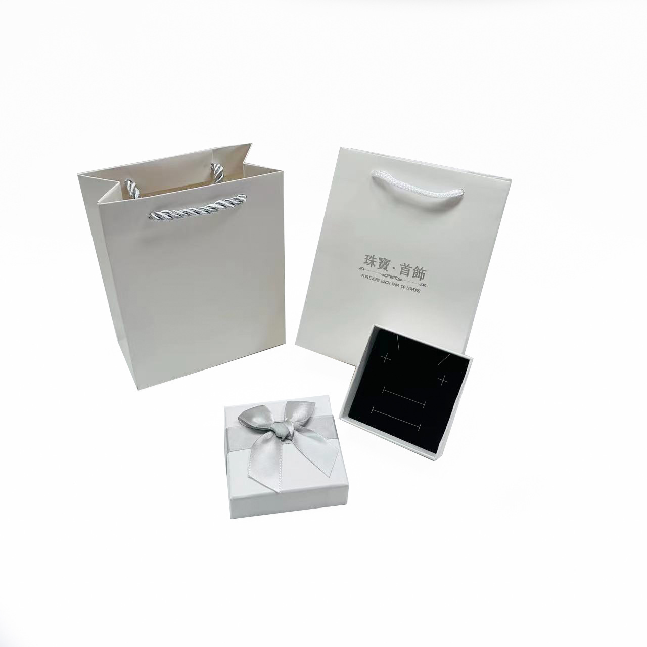 Joyero de lazo Caja de regalo de flor de rosa Bolsa de mano con certificado de tela plateada Collar Pulsera Anillo (sin disparo único)