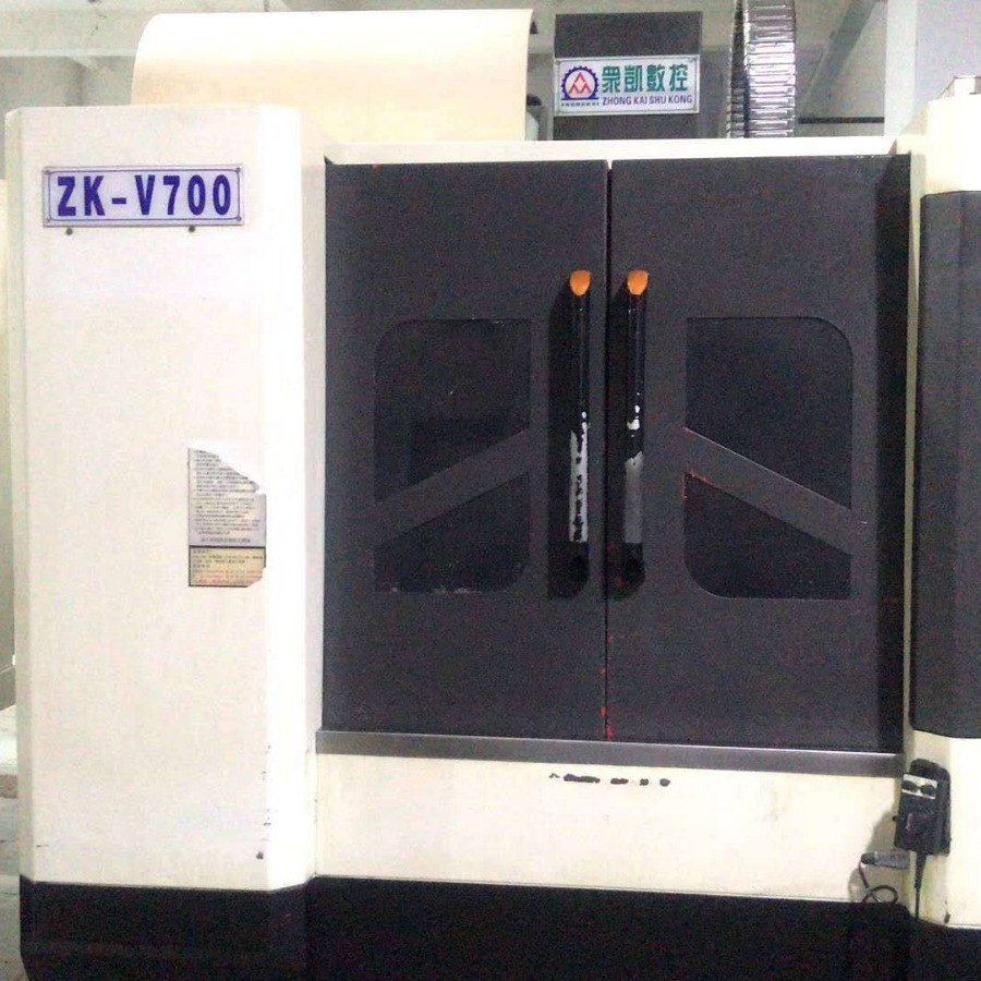 工厂在位低价处理众凯V7加工中心壹台