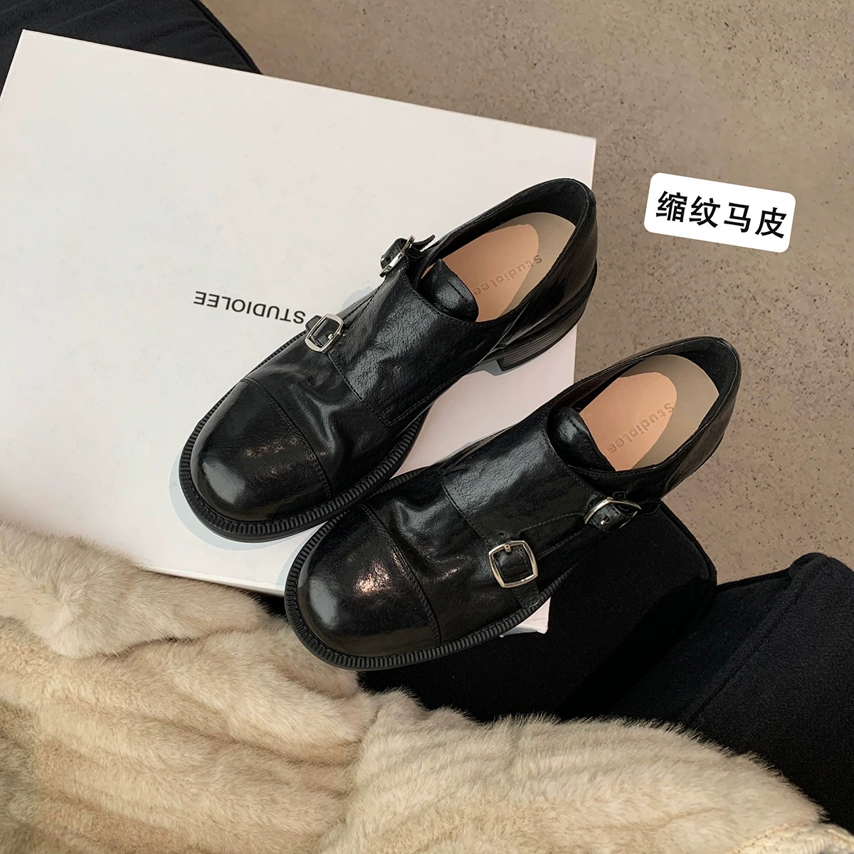 Коровинная версия виноградной мамы с уменьшенной кожей конской кожи с двойной пряжкой с круглой головкой с толстыми каблуками в британском стиле маленькие кожаные туфли