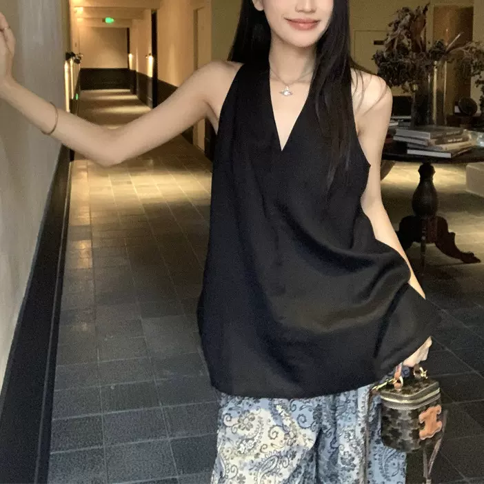 设计感V领挂脖黑色背心吊带女装夏季腰果花直筒长裤休闲裤两件套
