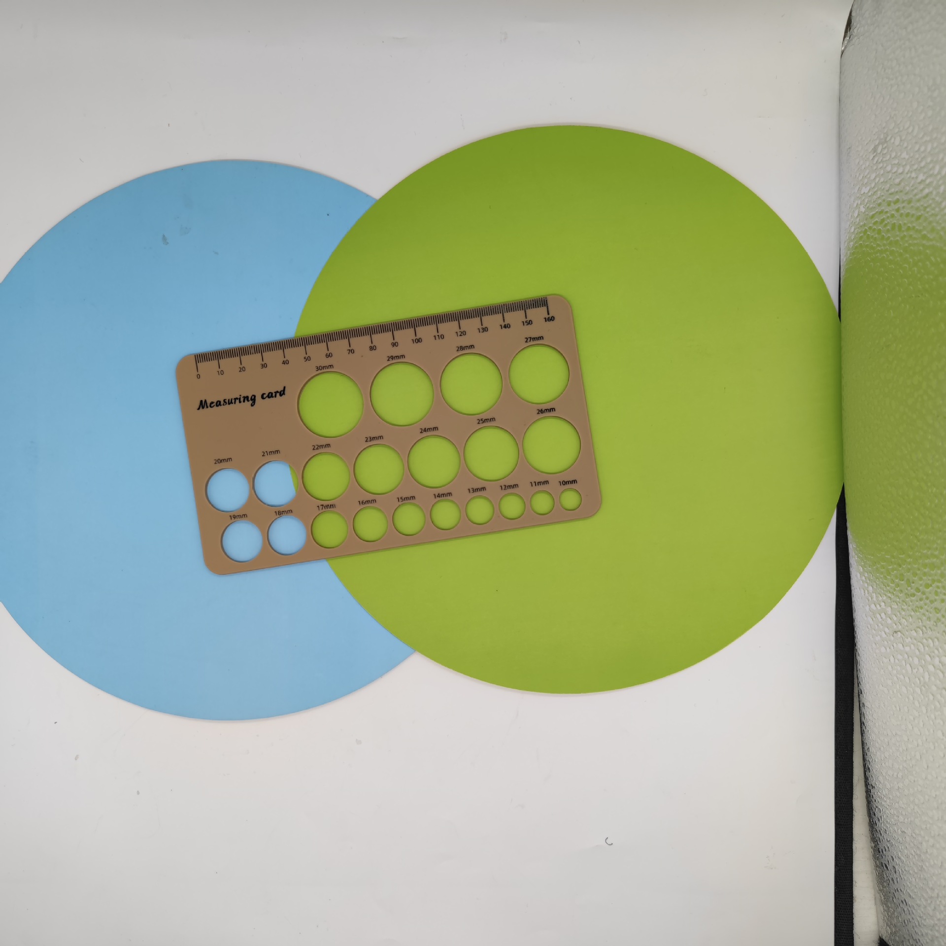 연한 갈색 단면 인쇄(천 자 없이 알몸)