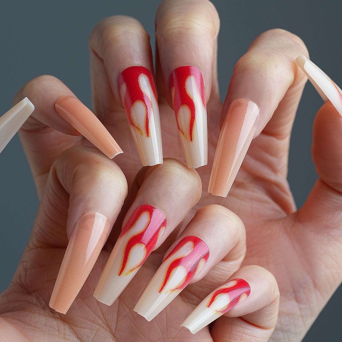 Uñas postizas de estilo francés populares transfronterizas, parches de uñas postizas largas, uñas postizas desmontables terminadas de fábrica.