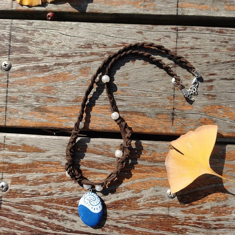 Cross-border Retro Ocean Wonder Princess Moana Simple Geometric Blue and White Gem Knot Necklace