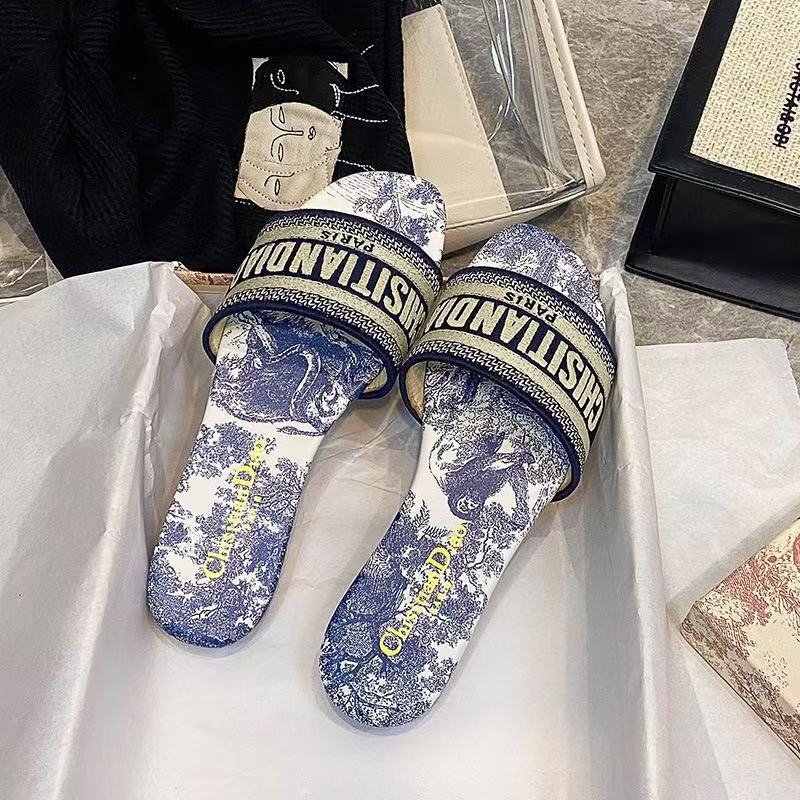 2025 primavera y verano nuevas zapatillas para mujeres con zapatillas de cuero plana en la moda d letras bordadas zapatillas frías