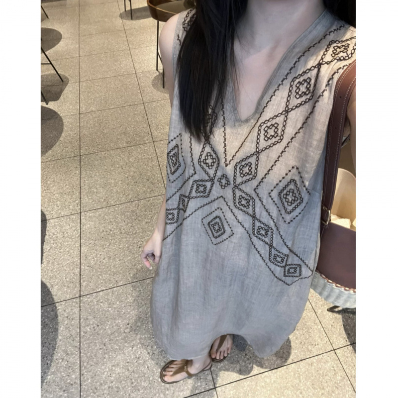 法式度假风宽松高级重工刺绣无袖背心裙女松弛感复古慵懒休闲长裙|undefined