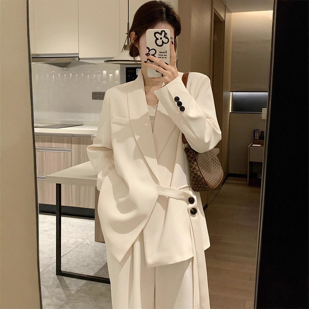 Elegant classic suit for leisure