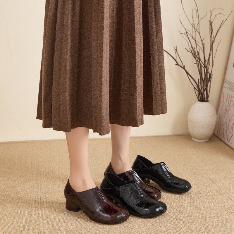 Korean-style retro genuine leather crocodile-patterned block-heel flat-toe fashion shoes for women, 2026 new collection, comfortable for commuting and casual wear