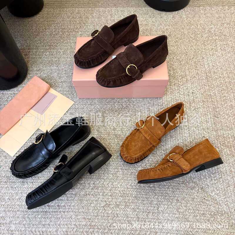 High-end MIU pleated buckle loafers, genuine leather slip-on women's shoes, fashionable commuter business leather shoes High-end MIU pleated buckle loafers, genuine leather slip-on women's shoes, fashionable commuter business leather shoes