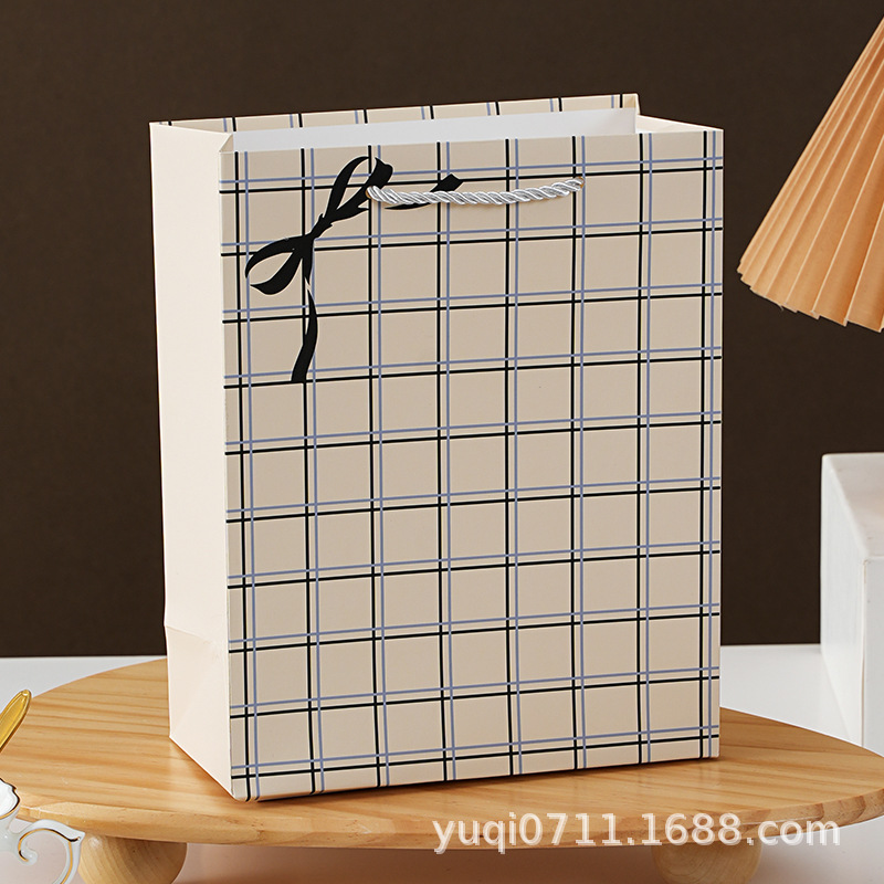 Bolsa de mano simple de alta calidad, embalaje de ropa de alta gama, bolsas de regalo, bolsas de cartón blanco, logotipo de impresión directa