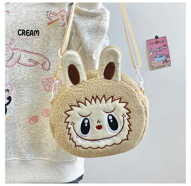 Venta directa de fábrica: bolsas de maquillaje de dibujos animados, muñecos de peluche, juguetes portátiles para niños, bolsos para mujer, muñecos de máquina de garras y otros productos.