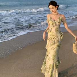 现货法式荷叶边印花斜裁婀娜鱼尾连衣裙女夏季度假裙新款