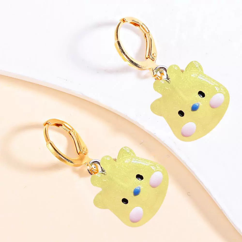 Small design trend earrings, Amazon, trend of season