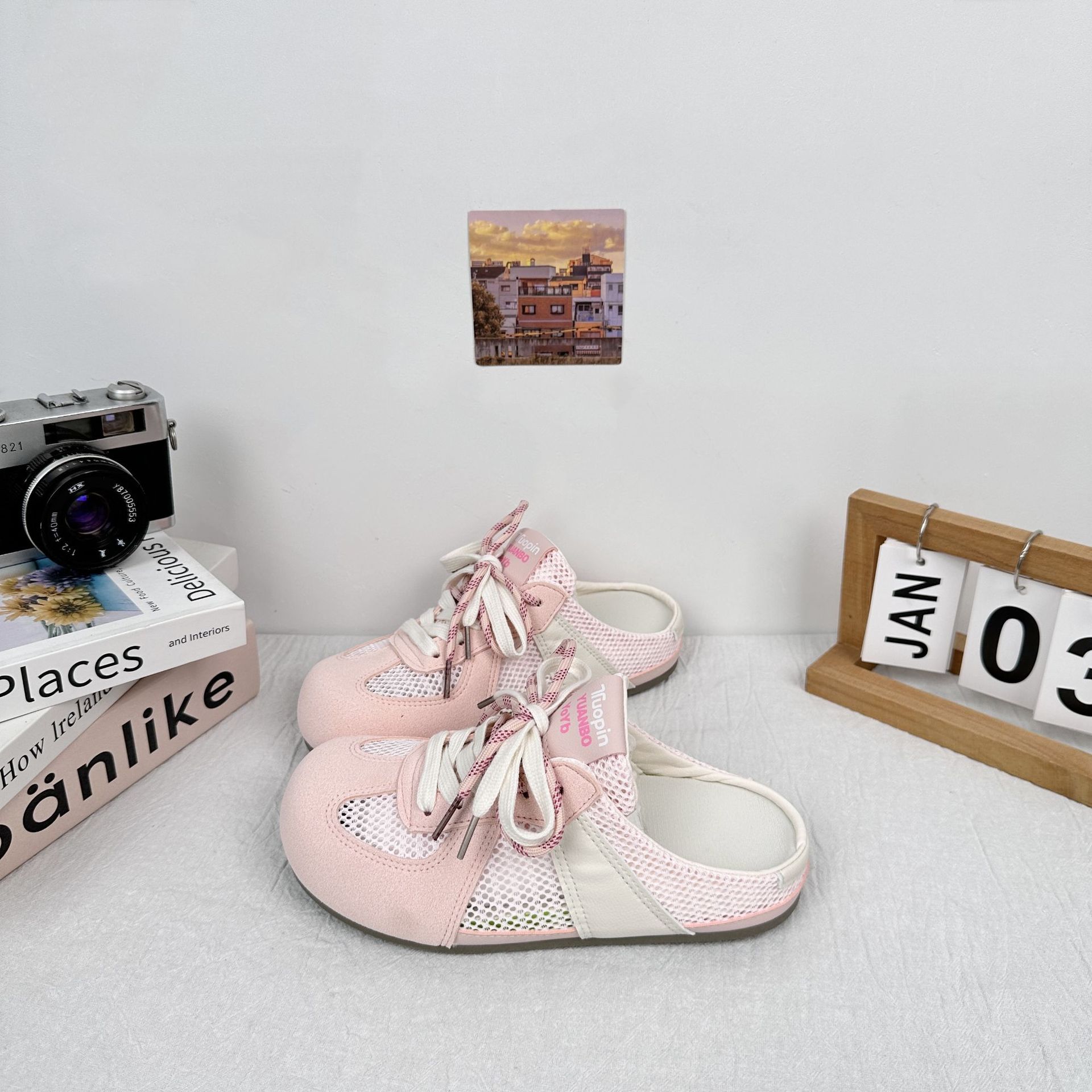 Yuanbo nuevos zapatos de entrenamiento alemán de fondo plano zapatos casuales de mujer con cordones de verano Baotou medias pantuflas zapatos de mujer zapatos blancos pequeños en nombre del cabello image 3