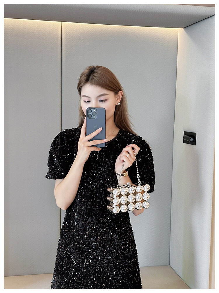 Acrylic bag 2025 New style, European and American cross-border single-shoulder fashionable design women's chain box bag Application Scenario