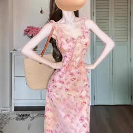 2025新款粉色碎花小飞袖吊带包臀连衣裙子女夏装独特漂亮春季长裙