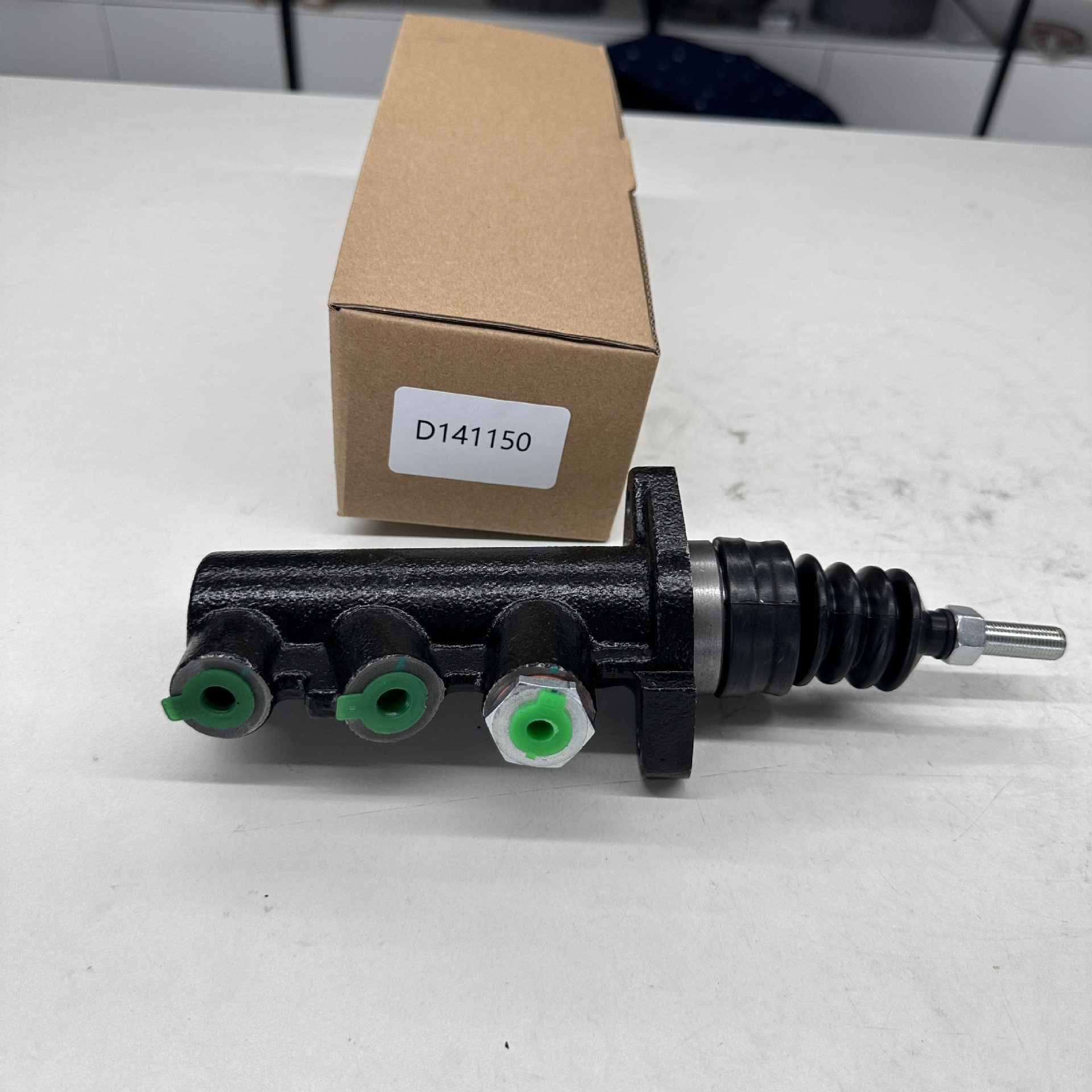 D141150 182445A1 D143162 Is Suitable for Case 580L 580m Brake Master Cylinder