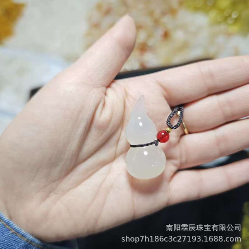 Manufacturer Wholesale Natural White Agate Women's Jade Gourd Pendant Fulu Gourd Transfer Sweater Chain Car Parts Manufacturer Wholesale Natural White Agate Women's Jade Gourd Pendant Fulu Gourd Transfer Sweater Chain Car Parts