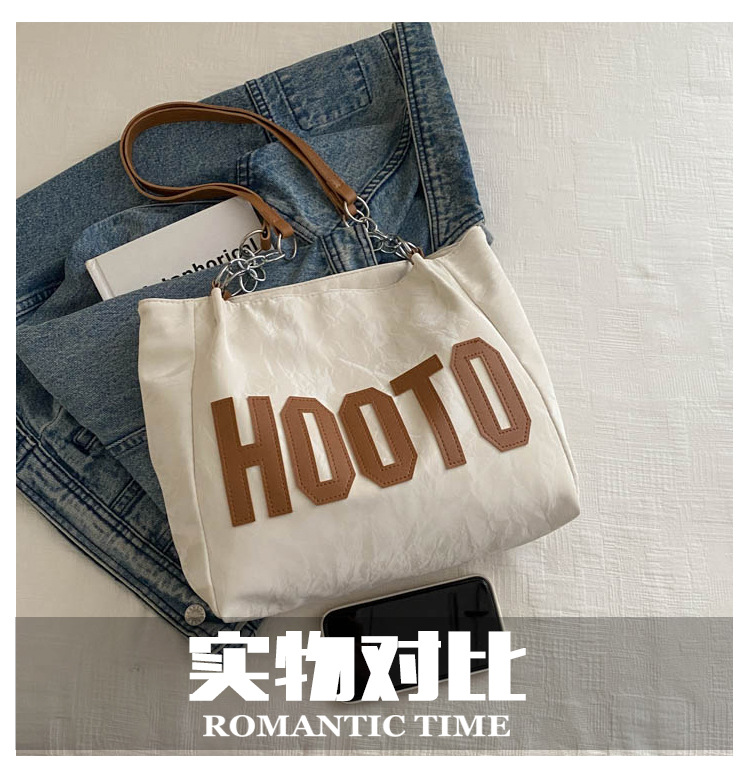 Large-capacity tote bag, high-quality and fashionable handbag for women, simple letter underarm bag for college students in class and at work Application Scenario