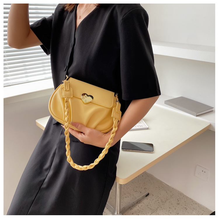 Wholesale Heart Buckle Fold One-shoulder Messenger Small Round Bag Nihaojewelry display picture 31