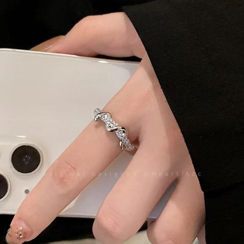 하이엔드 영감을 받은 스네이크 와인딩 오픈 링 여성의 패셔너블한 개성 다재다능한 검지 링 틈새 디자인 스태킹 링