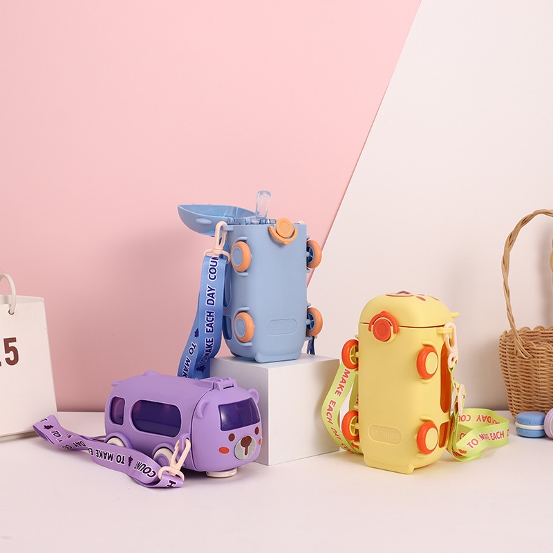 Nuevo bebé autobús taza de agua de automóvil de alto valor plástico taza de paja para niños taza de agua portátil de gran capacidad al aire libre