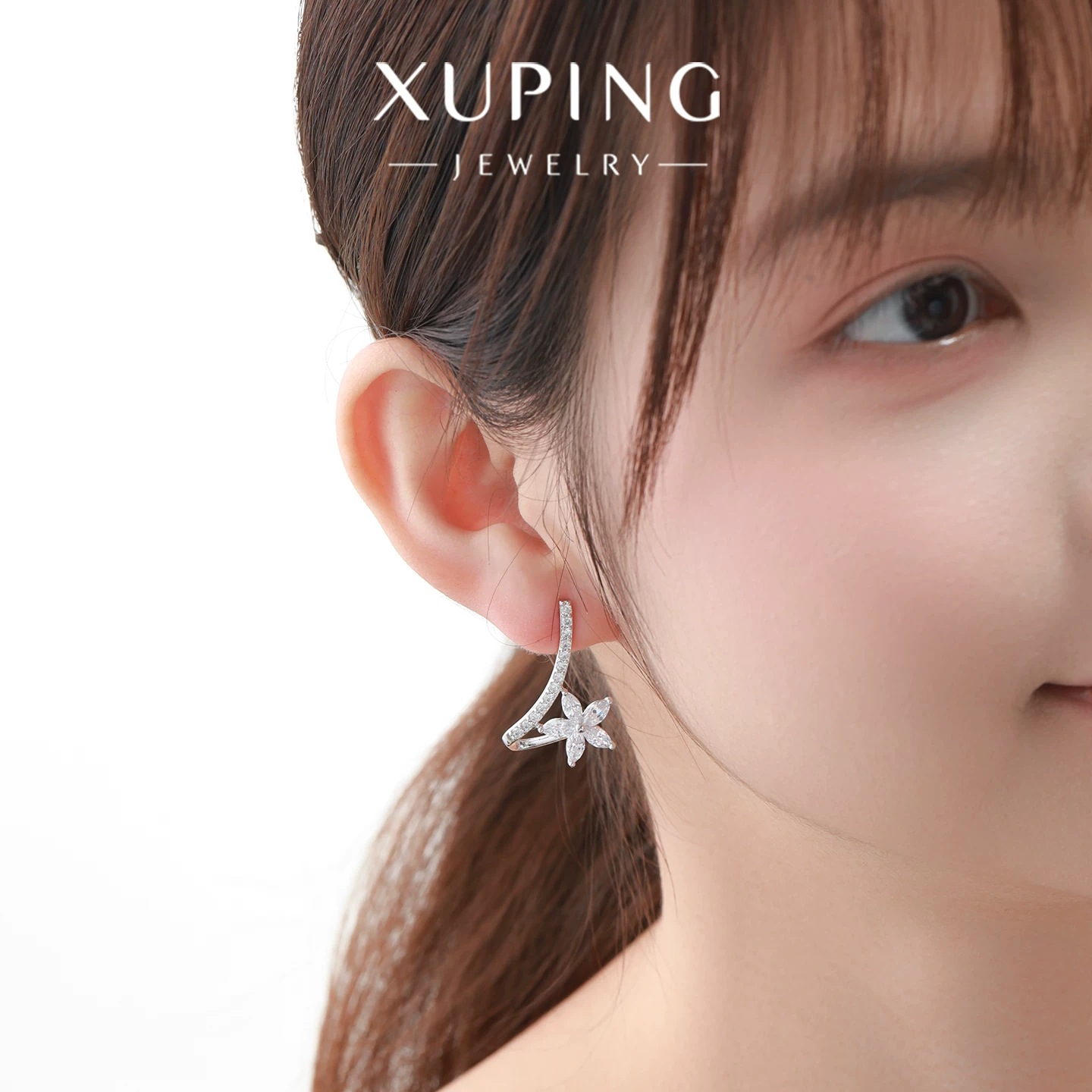 Xuping temperamento de moda aleación de cobre chapado flores blancas pernos de gemas artificiales nicho diseño simple coreano orejas