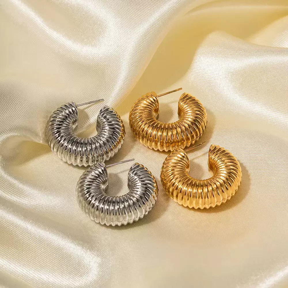 2024年女新款爆款网红耳钉ins小众欧美高级螺纹C形空心耳圈CCB