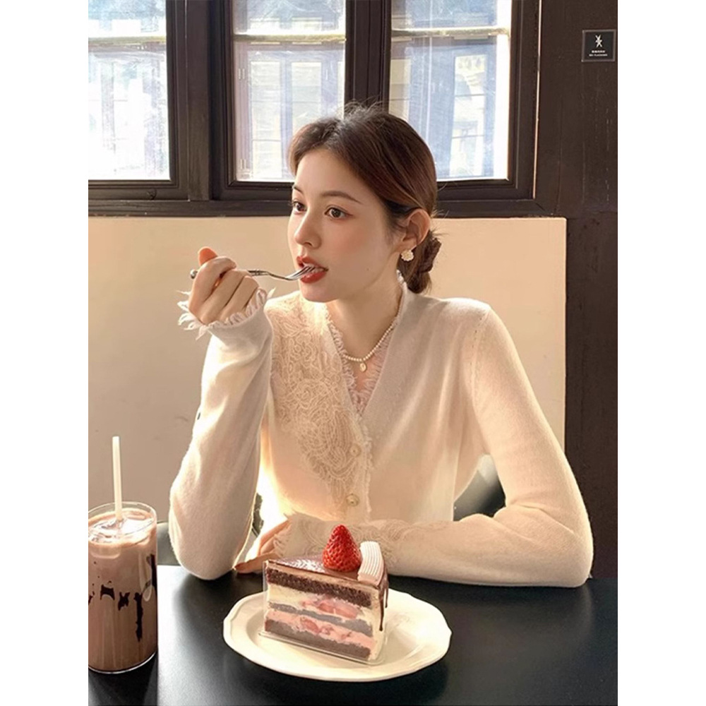 French White Lace Splicing V-Neck Cardigan Knitwear for Women in Autum, Beautiful Inner Layering Knitwear, Short Top