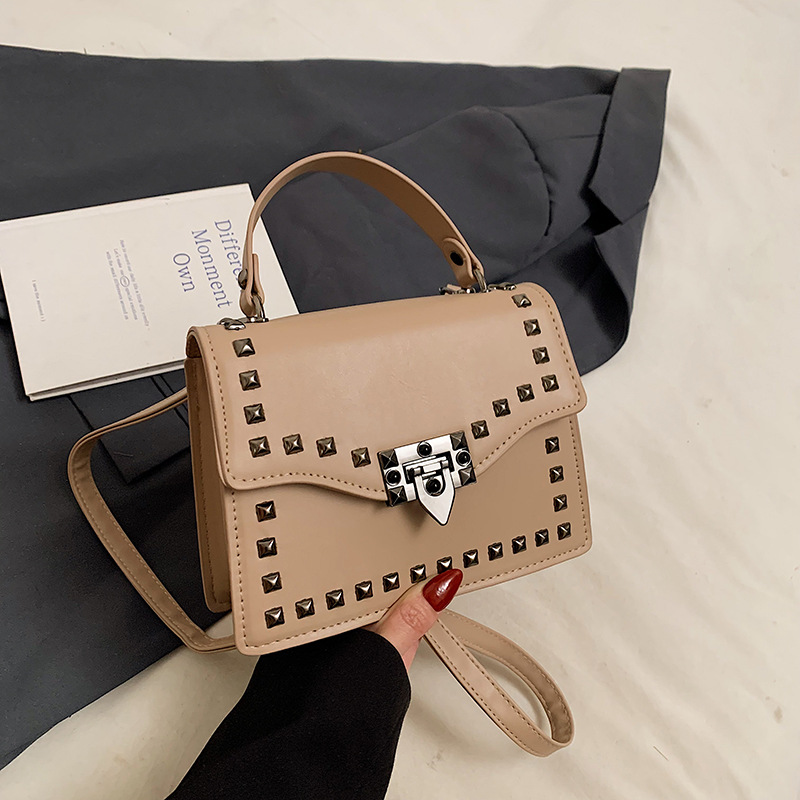 Shangxin bolso de mujer mujer 2024 remache celebridad de Internet mujer personalidad coreana moda temperamento todo fósforo bolso de mensajero pequeño bolso cuadrado