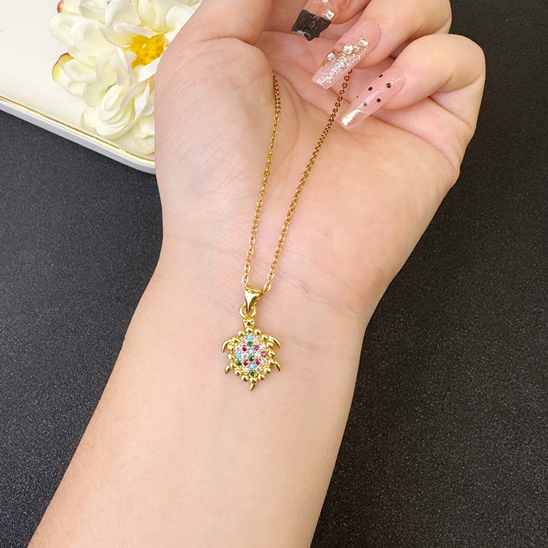 Temperamento de oro de arena vietnamita, lujo ligero, micro incrustaciones de diamantes, exquisito collar de tortuga, pendientes, joyería de moda femenina al por mayor