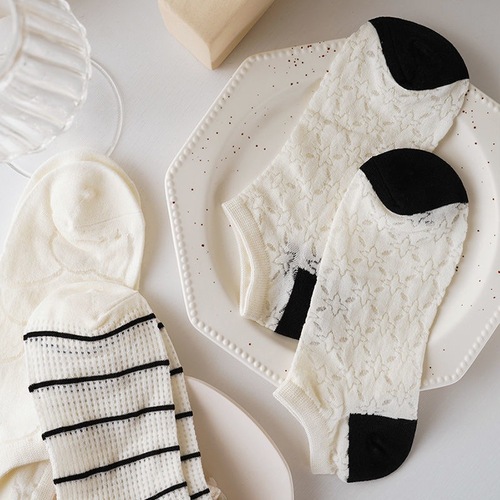 Hollowed-out women's versatile spring and summer breathable Japanese INS-style mesh cotton socks, simple and fresh low-top boat socks