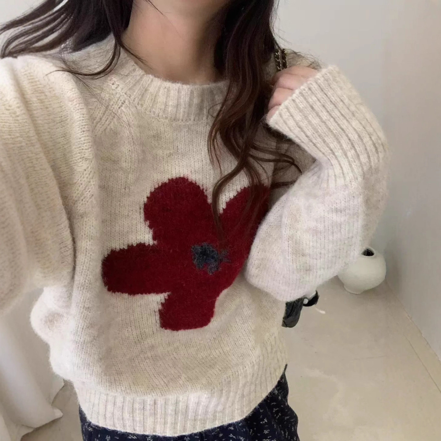 Floral Pullover Sweater for Women, Autumn and Winter Loose Outerwear, Short Versatile Knit Top, Trendy Short Knit Sweater