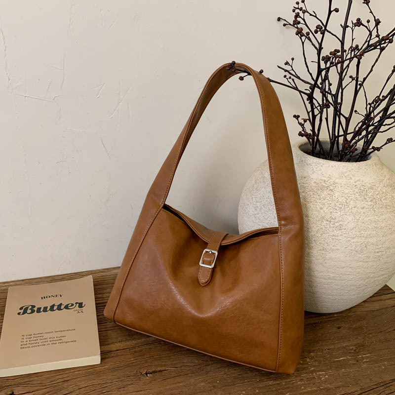 Luz de lujo retro cuero suave bolsas de brazo mujeres otoño / invierno 2025 nueva gran capacidad simple bolsas de hombro bolsas de mano