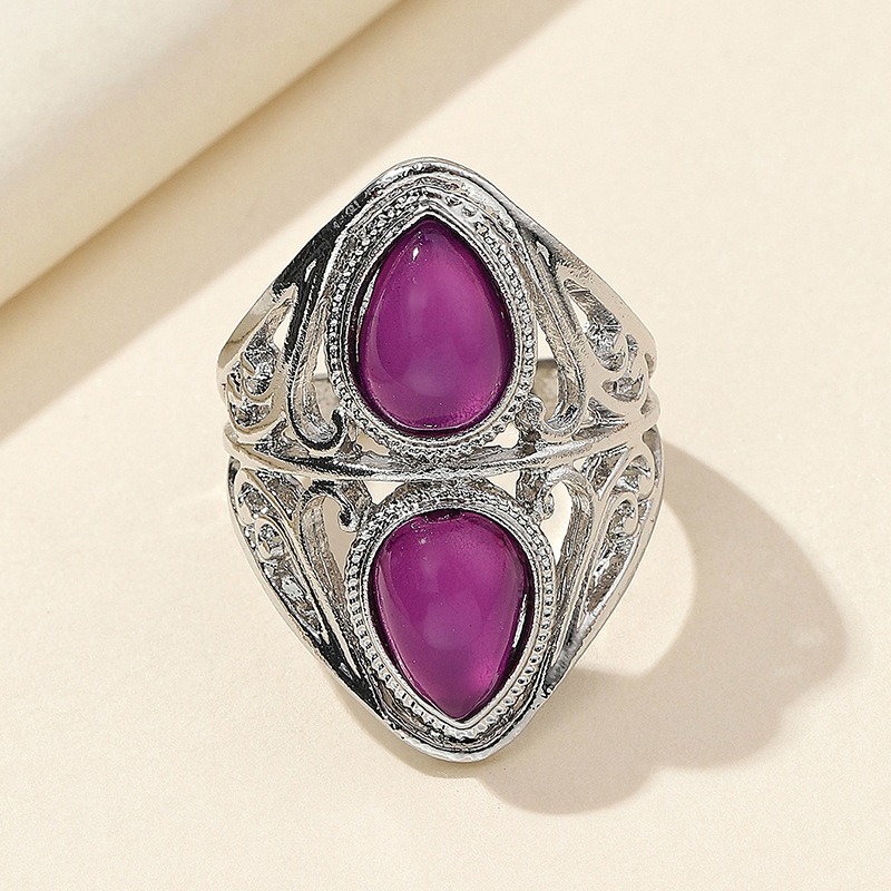Fashionable purple white gemstone ring