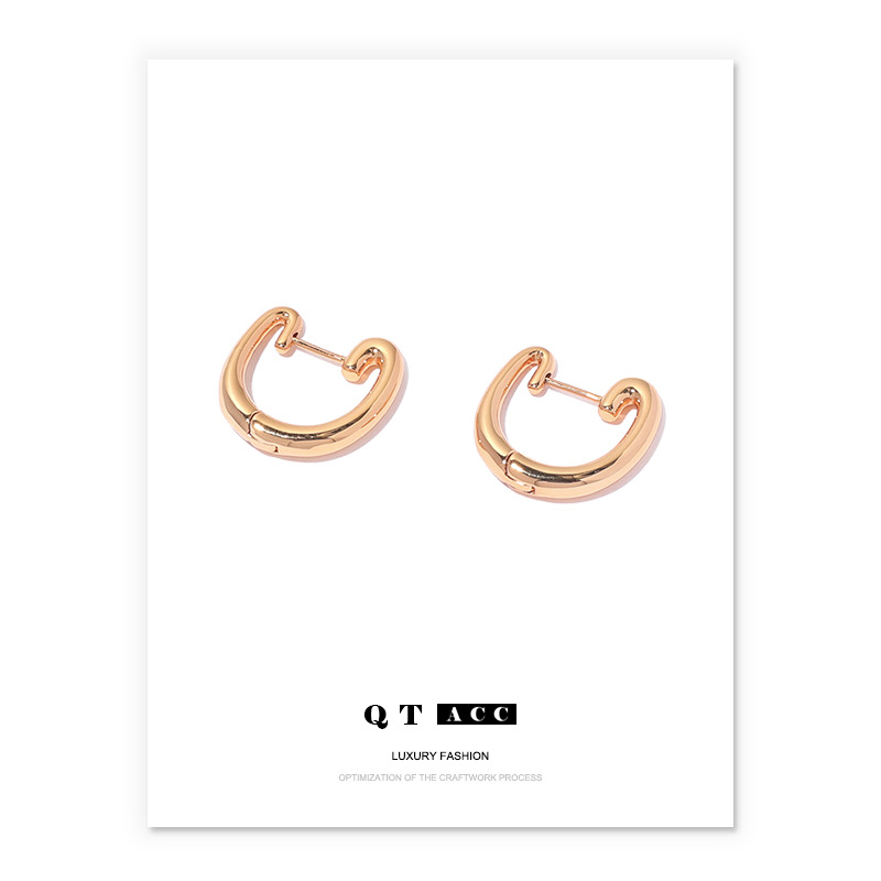 Latón chapado 18K oro real europeo y americano ins estilo simple todo fósforo elegante cercanías pendientes de diseño en forma de U pendientes para mujeres