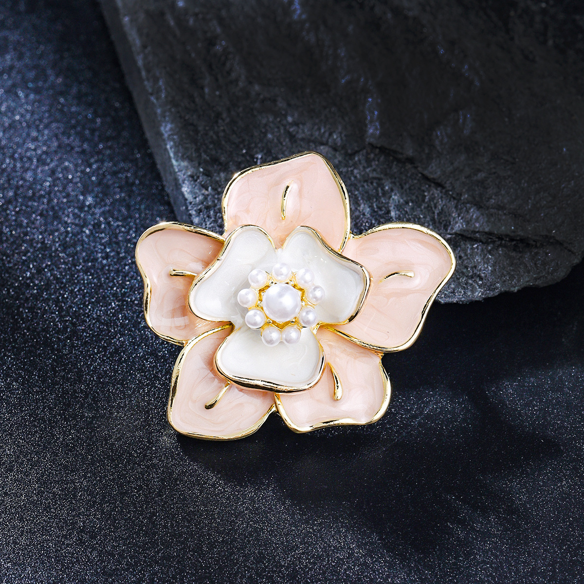 Versatile Camellia Brooch with a Small Fragrance Style, Luxurious and Elegant Enamel Painted Flower Pin, Neckline Anti-Exposure Buckle