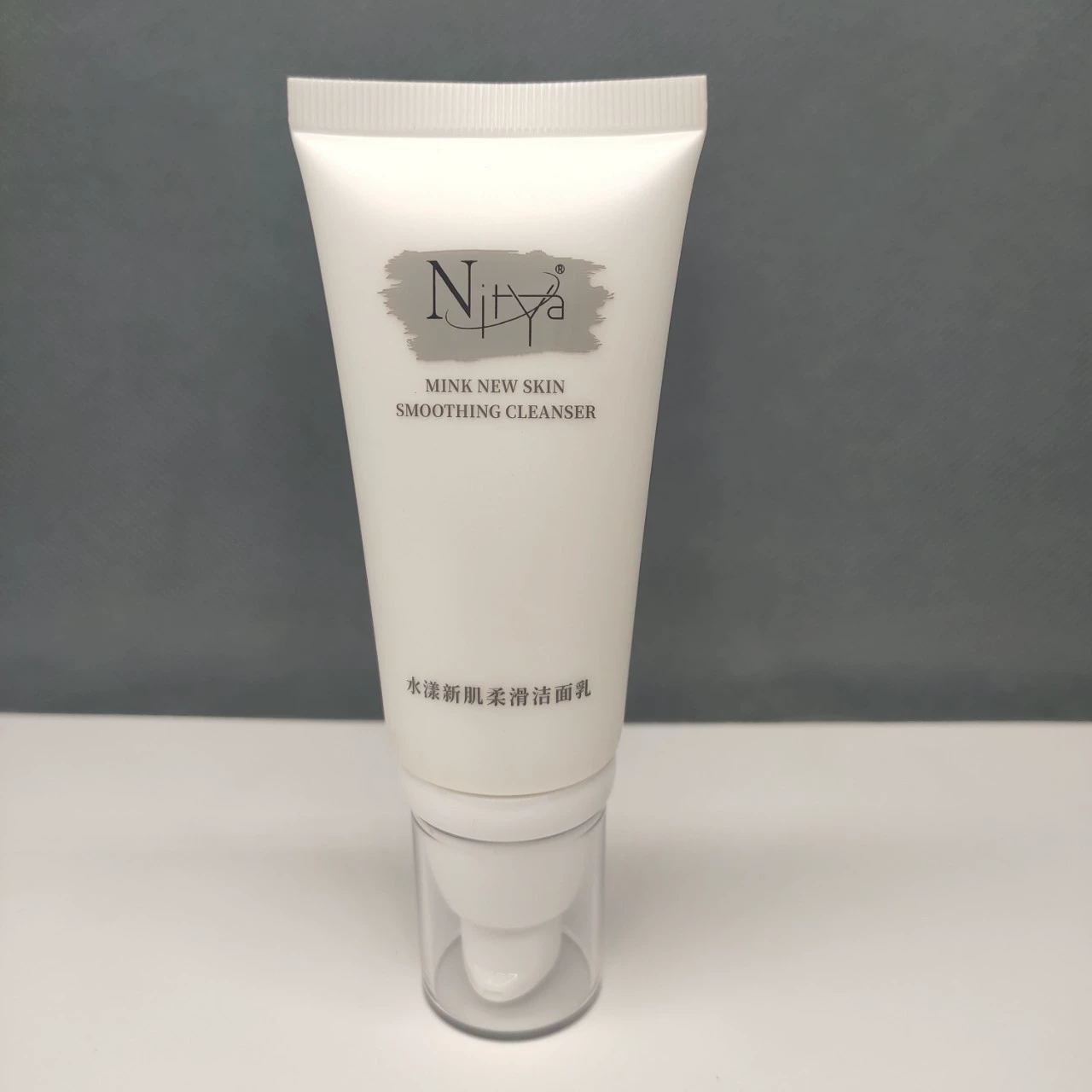 Тонкая талия, полиэтиленовый шланг, головка насоса, винтовая крышка, косметический упаковочный материал, солнцезащитный круглый шланг