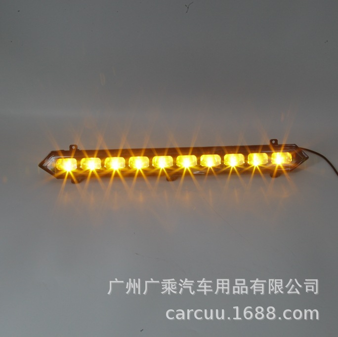 Aplicable a TOYOTA Sequoia Tantu Takuma TRD PRO centro de red de luz de día de luz central del vehículo original