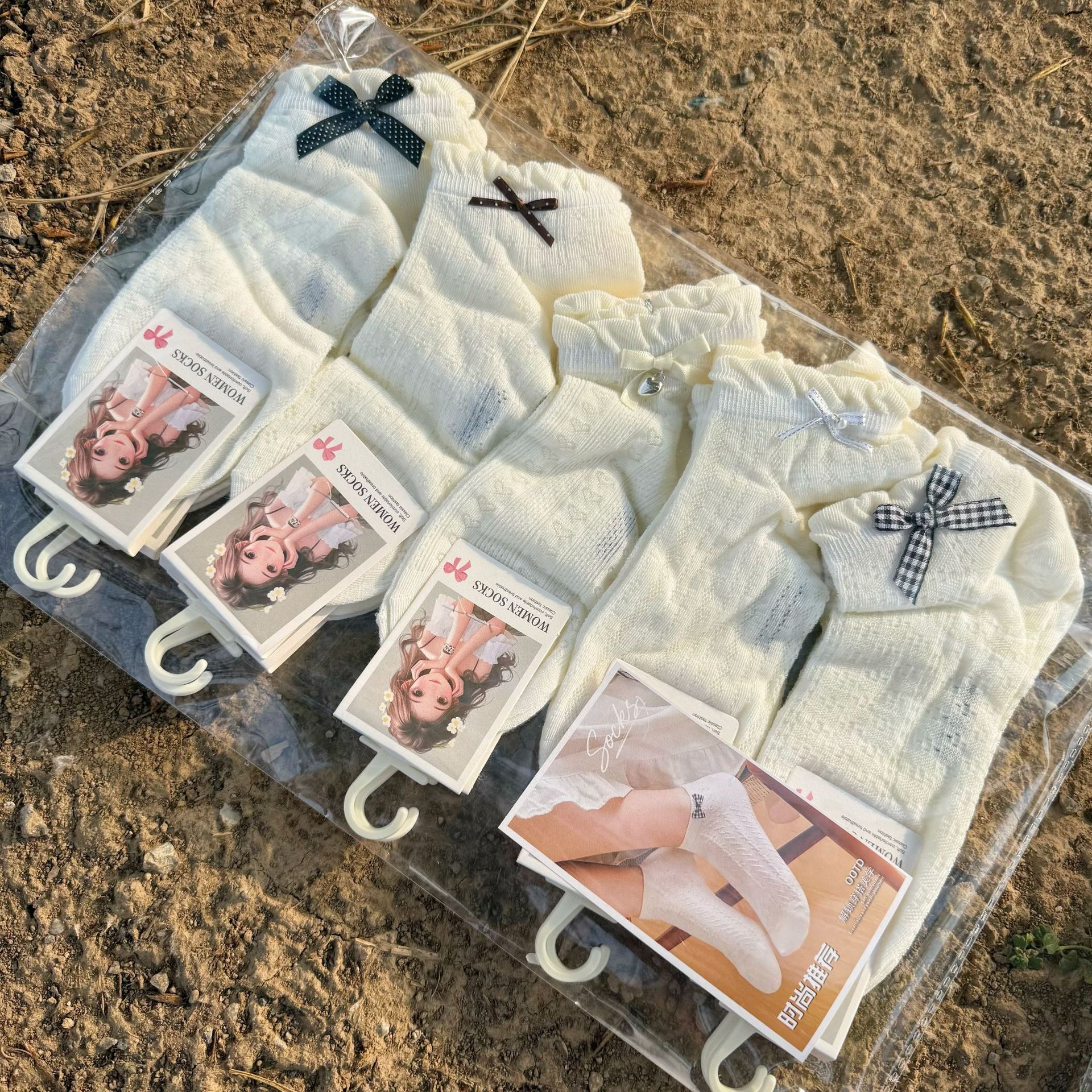 Spring and Summer New Fashion Accessories for Women: Japanese and Korean Style Fresh Socks, Cream-Style Lolita White Reverse-Knit Socks, Sports Academy Socks