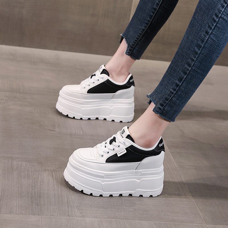 Giày sneaker nữ đế dày tăng chiều cao phong cách đơn giản — Đen trắng