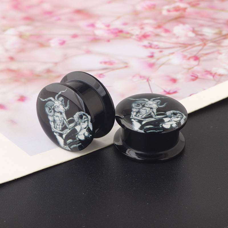 Pointed titanium steel lip stud product view