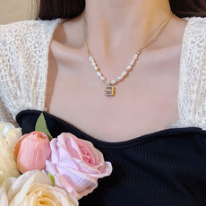 2025 new pearl necklace for women ins style retro magnetic buckle beaded clavicle chain simple popular ornament full figure