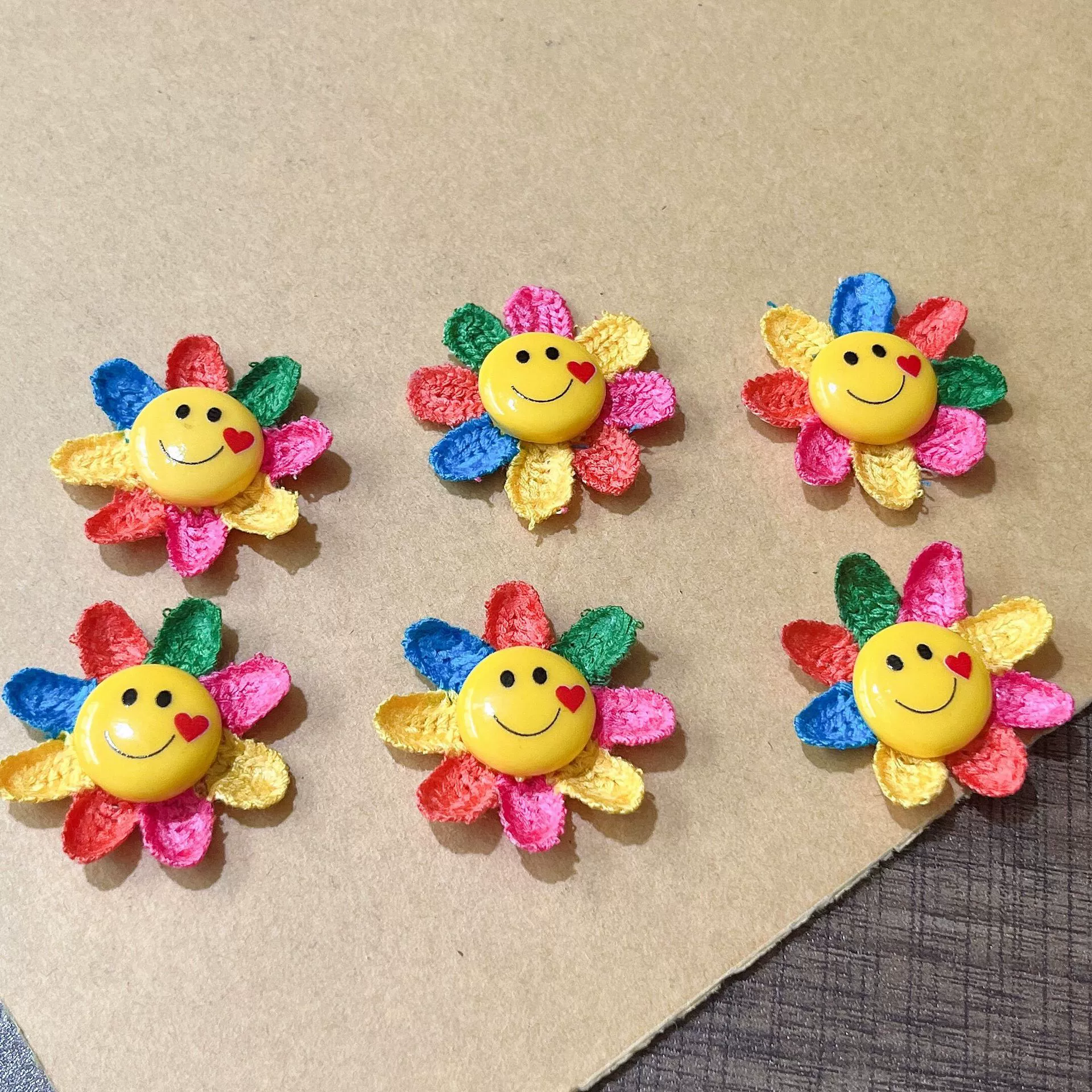 Красочный подсолнух смайлик аксессуар милый цветок подсолнух мультяшный костюм мобильный телефон подвеска дикий аксессуар для головного убора