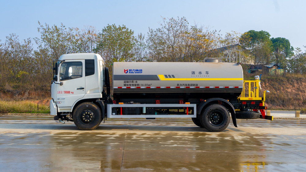 National Vi Dongfeng Tianjin 14-Cubic-Meter Sprinkler Truck, 15-Cubic-Meter Foton Sprinkler Truck, Landscaping and Roadworks Spraying Vehicle