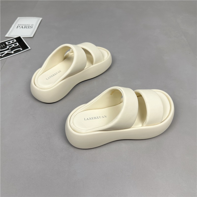 Tykksålede skinnsandaler og tøfler for kvinner 2023 sommer ny mote ett-ords all-match myk bunn casual sklisikre yttertøysandaler_voghion.com