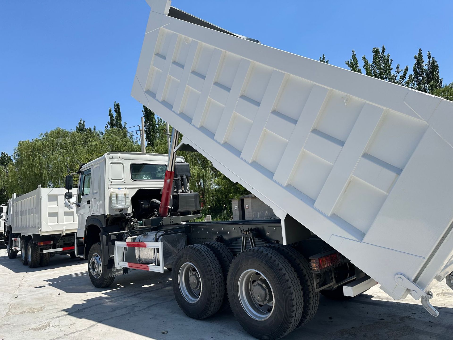 Factory supplies HOWO 6X4 dump truck for sand and gravel transportation, refurbished with warranty, muck transport truck
