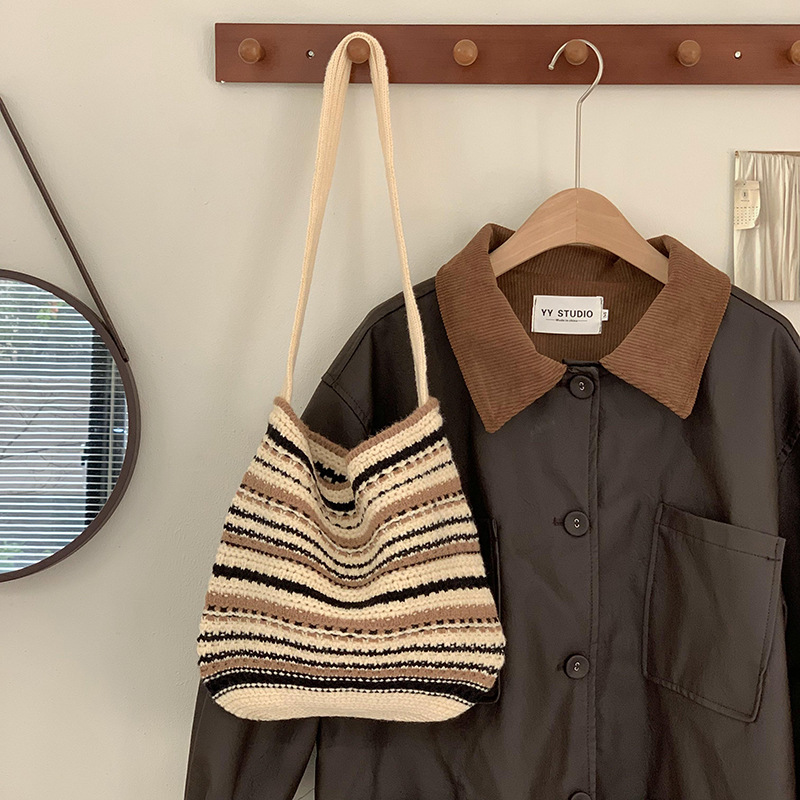 Bolsa de hombro de punto otoño y invierno nueva línea de color de contraste de gran capacidad bolsa de cartero bolsa de cabello perezosa bolsa de mochila