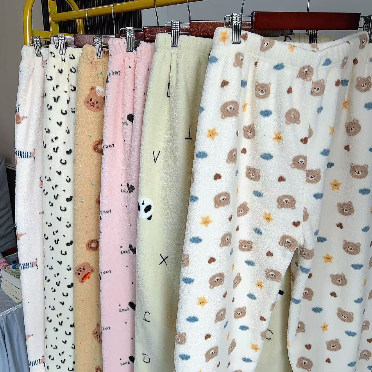 2025秋冬雪粒绒加厚加绒卡通睡裤女款保暖宽松可爱外穿家居裤睡裤